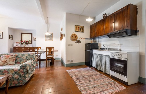 Gallina Apartment | Apartment "Lavanda" with Mountain View, Shared Pool & Wi-Fi