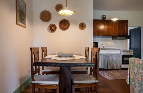 Gallina Apartment | Apartment "Lavanda" with Mountain View, Shared Pool & Wi-Fi