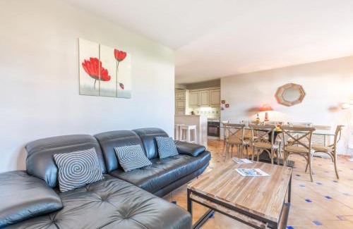 La Mole Apartment | Apartment Le Clos des Vignes by Interhome