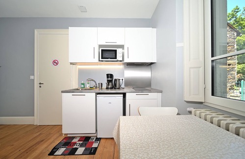 Bagneres-de-Luchon Apartment | Apartment 'Le Lac' with Mountain View, Shared Garden and Wi-Fi