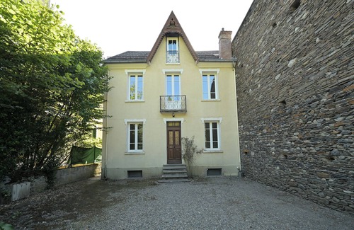 Bagneres-de-Luchon Apartment | Apartment 'Le Lac' with Mountain View, Shared Garden and Wi-Fi