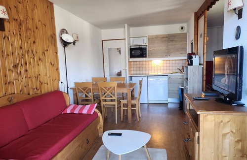 Puy-Saint-Vincent Apartment | Apartment 'Le Parc Aux Étoiles 1800' with Mountain View, Balcony and Wi-Fi