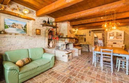 Mondavio House | Apartment "Le Rose" - Agriturismo Borgo la Rovere