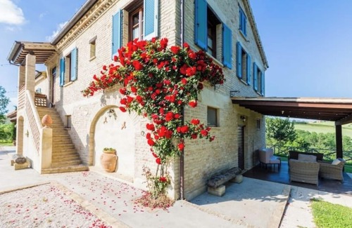 Mondavio House | Apartment "Le Rose" - Agriturismo Borgo la Rovere