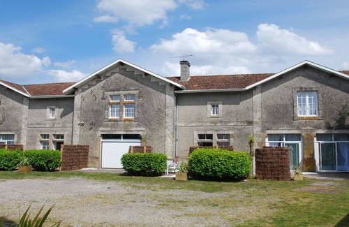 Hostens Apartment | Apartment les Jasmins in the park of the castle of Hostens