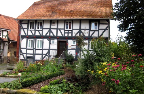 Gudensberg Apartment | Apartment 'Liere Stubb' with Shared Terrace, Shared Garden and Wi-Fi