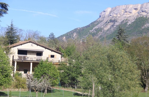 Serres Apartment | Apartment located between lake and mountains north of Sisteron