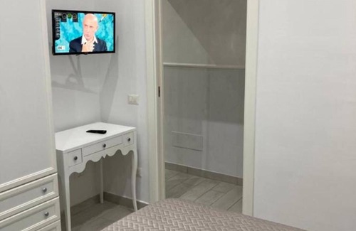 Torre del Greco Apartment | Apartment 'Lucy Casa Vacanze' with Private Terrace, Wi-Fi and Air Conditioning