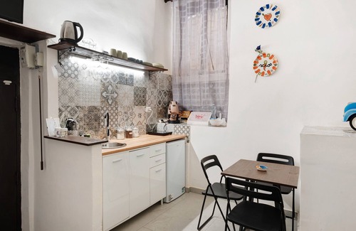 Quartieri Spagnoli Apartment | Apartment 'Mamma Napoli Home' with Wi-Fi and Air Conditioning