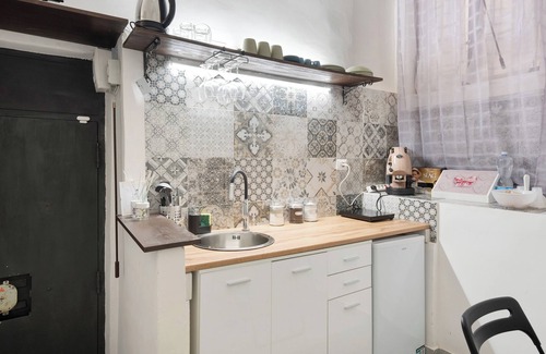 Quartieri Spagnoli Apartment | Apartment 'Mamma Napoli Home' with Wi-Fi and Air Conditioning