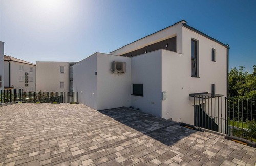 Malinska-Dubasnica Apartment | Apartment Manuela with private garden and hot whirlpool
