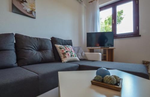 Obrovac Apartment | Apartment Mara-2 by Interhome