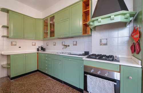 Voltri Apartment | Apartment 'Mare E Monti' with Sea View, Wi-Fi and Air Conditioning