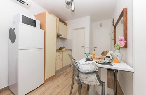 Istok Apartment | Apartment Marie (117651-A1) - Makarska