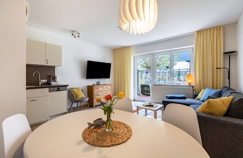 Lindhoft Apartment | Apartment "Meerfamilie" close to the Sea with Terrace & Wi-Fi