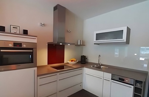 Aschhauserfeld Apartment | Apartment 'Moderne 2 Pers' with Private Terrace, Shared Garden and Wi-Fi