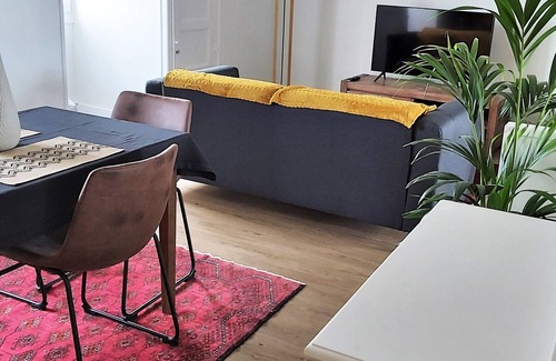 Coutances Apartment | Apartment-Modern-Ensuite-City View