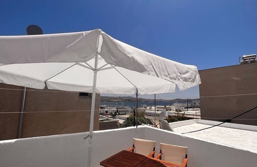 Adamas Apartment | Apartment 'Nikos Family Milos' with Sea View, Wi-Fi and Air Conditioning