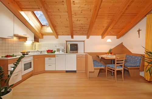 San Giacomo Apartment | Apartment 'Obermairhof Abendrot' with Mountain View, Shared Terrace and Wi-Fi