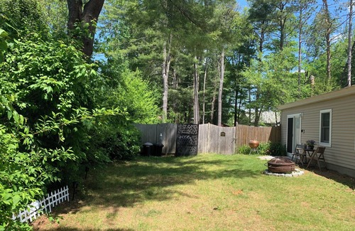 Brunswick Apartment | Apartment on Boody Street, walk to Bowdoin College. Fenced yard, pet-friendly!