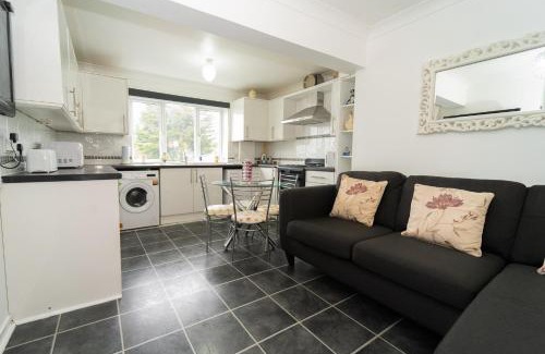 Saltdean Apartment | Apartment on high street