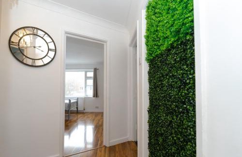 Saltdean Apartment | Apartment on high street