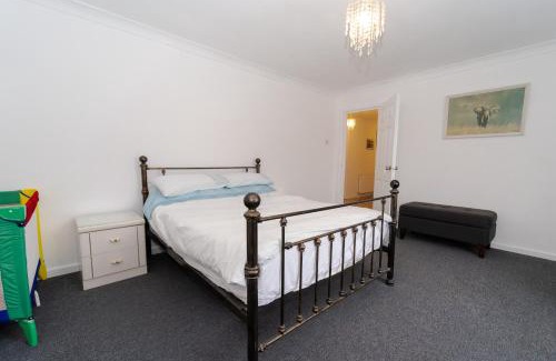 Saltdean Apartment | Apartment on high street