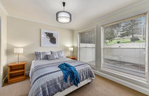 Mount Gambier Apartment | Apartment on Lake Terrace