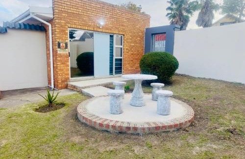 Amalinda Apartment | Apartment on Liddiard