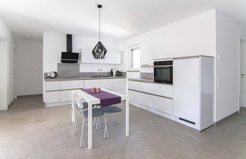 Orscholz Apartment | Apartment 'Orscholz' with Balcony and Wi-Fi