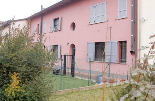 Sissa Trecasali Apartment | Apartment overlooking the garden.