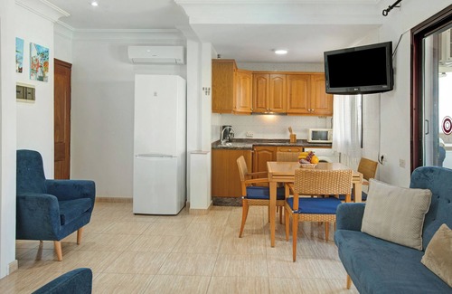 Lomo Quiebre Apartment | Apartment Pedro with Sea & Mountain View, Garden & Wi-Fi