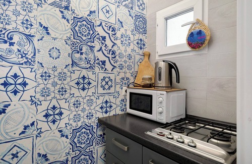 Vico Equense Apartment | Apartment 'Penisola 5' with Shared Terrace, Wi-Fi and Air Conditioning