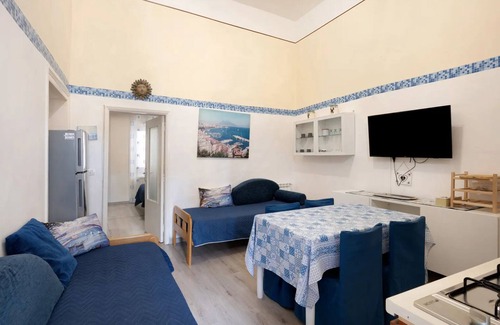 Vico Equense Apartment | Apartment 'Penisola Apartments' with Shared Terrace, Wi-Fi and Air Conditioning
