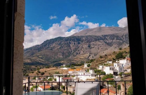 Kouroutai Apartment | Apartment 'Peristeres' with Mountain View, Wi-Fi and Air Conditioning