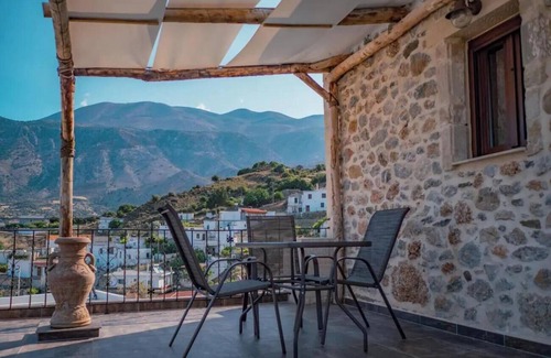 Kouroutai Apartment | Apartment 'Peristeres' with Mountain View, Wi-Fi and Air Conditioning