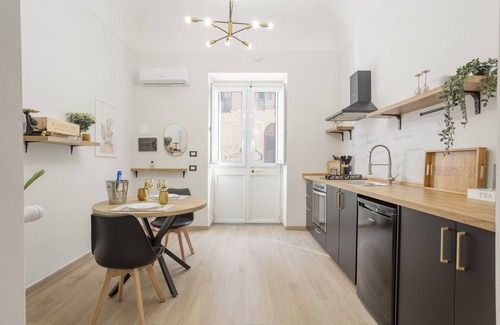 Palermo Apartment | Apartment 'Piccolo Incanto Spa Palermo' with Wi-Fi and Air Conditioning