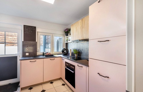 Oberursel Apartment | Apartment 'Pr' with Wi-Fi