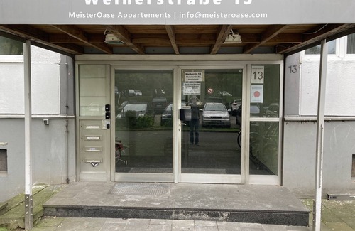 Leverkusen Apartment | Apartment-Private Bathroom-Garden view-Zimmer 202
