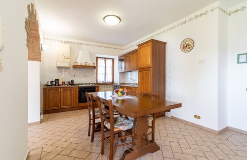 Lisciano Niccone Other | Apartment 'Pugnano Alto - Porcino' with Shared Pool, Private Terrace and Wi-Fi