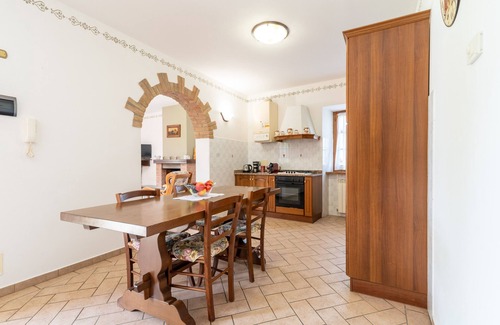 Lisciano Niccone Other | Apartment 'Pugnano Alto - Porcino' with Shared Pool, Private Terrace and Wi-Fi