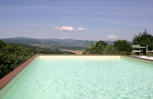 Bivio Lugnano House | Apartment Quercia (sleeps 2 - 4 + cot)