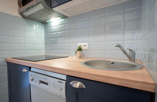 Boulouris-sur-Mer Apartment | Apartment Résidence Les Jardins d'Azur-2 by Interhome