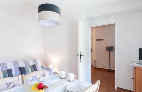 Boulouris-sur-Mer Apartment | Apartment Résidence Les Jardins d'Azur-5 by Interhome