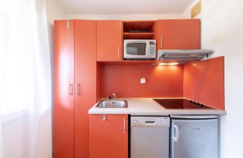 Boulouris-sur-Mer Apartment | Apartment Résidence Les Jardins d'Azur-5 by Interhome