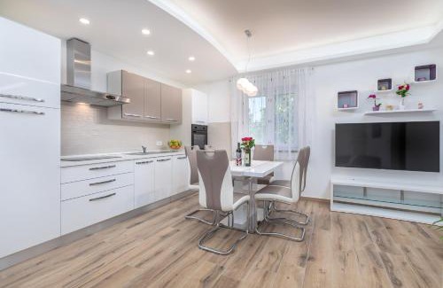 Fazana Apartment | Apartment R & Z-Brand new family apartment with a spacious yard