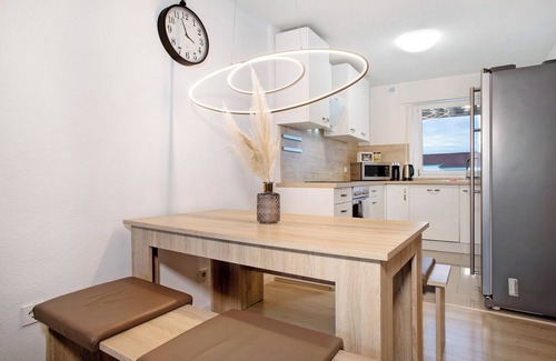 Waggershausen Apartment | Apartment 'Rd-ferienwohnung' with Mountain View, Balcony and Wi-Fi