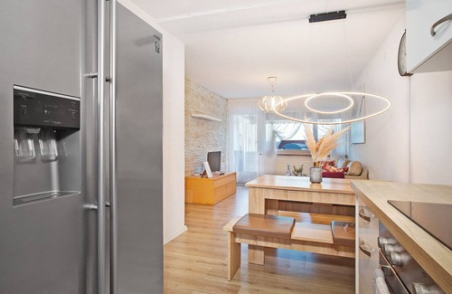 Waggershausen Apartment | Apartment 'Rd-ferienwohnung' with Mountain View, Balcony and Wi-Fi