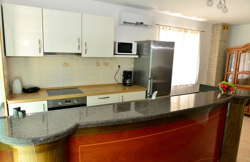 Milcetici Apartment | Apartment REA * For 4 +2 people With balcony and sea view, air conditioning