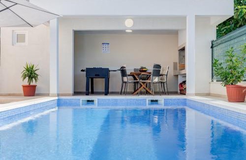 Dracevac Apartment | Apartment Renata + PRIVATE swimming pool in SPLIT
